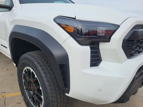 New 2026 Toyota Tacoma TRD Off-Road w/ TRD Off Road Premium Package AWD/4WD image 5