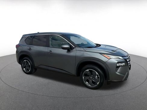 Used 2025 Nissan Rogue SV FWD image 2