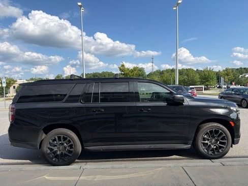 Used 2023 Chevrolet Suburban RST w/ Sport Performance Package AWD/4WD image 6