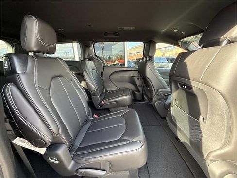 New 2026 Chrysler Pacifica Select image 29
