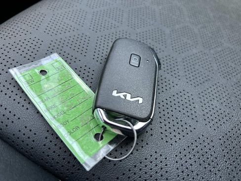 Certified 2025 Kia Seltos EX w/ EX Sunroof Package AWD/4WD image 30
