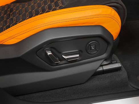 Used 2022 Lamborghini Urus AWD/4WD image 19
