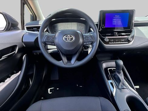 Used 2025 Toyota Corolla LE FWD image 6