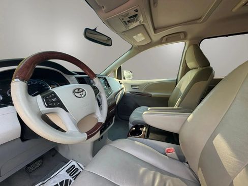 Used 2011 Toyota Sienna Limited w/ Premium Pkg FWD image 17