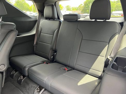 Used 2026 Chevrolet Traverse LT FWD image 9