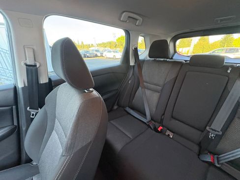 Used 2025 Nissan Rogue SV image 41