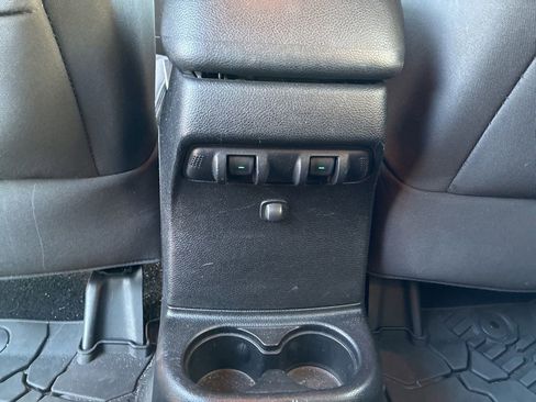 Used 2016 Jeep Wrangler Unlimited Sahara w/ Connectivity Group AWD/4WD image 17