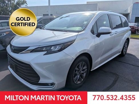 Certified 2024 Toyota Sienna XLE FWD image 5