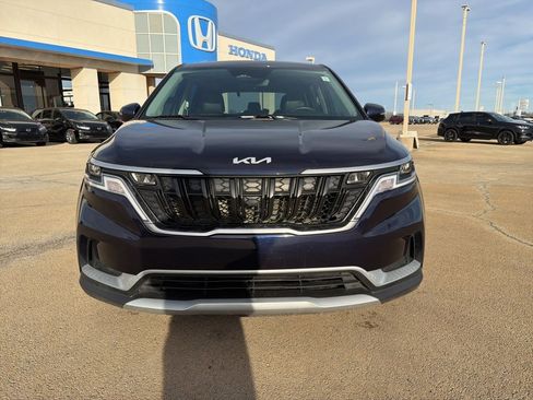 Used 2024 Kia Carnival LX image 2