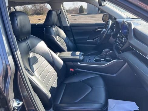 Used 2023 Toyota Highlander XLE image 20