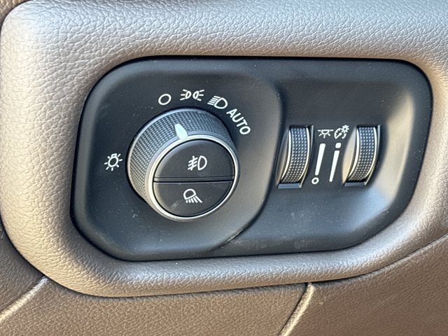 New 2026 RAM 3500 Laramie AWD/4WD image 23