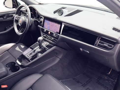 Certified 2026 Porsche Macan AWD/4WD image 25