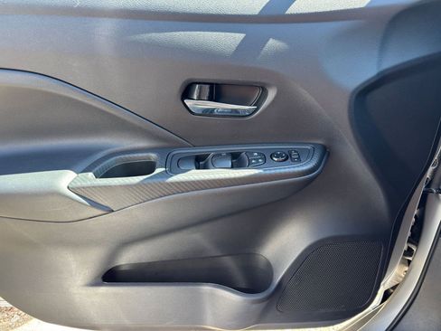 Used 2025 Nissan Versa SV FWD image 18