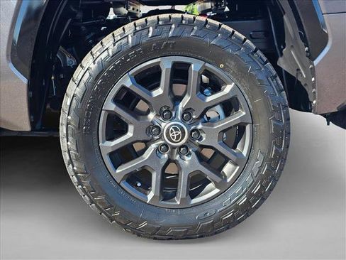 Used 2024 Toyota Tundra Platinum AWD/4WD image 29