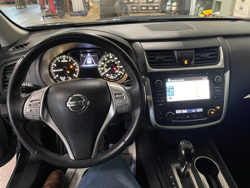 Used 2016 Nissan Altima 2.5 SV FWD image 7