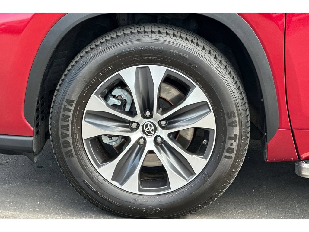 Used 2022 Toyota Highlander XLE FWD image 34