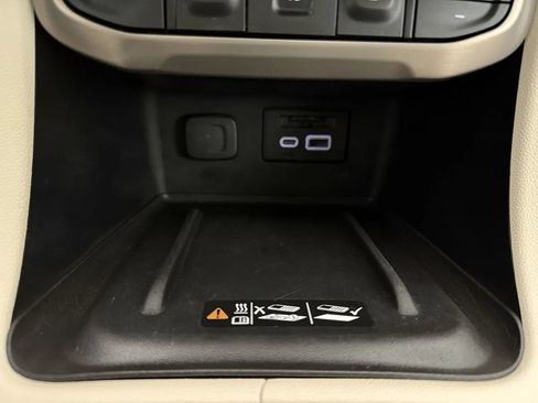 Used 2021 GMC Acadia Denali w/ Denali Technology Package AWD/4WD image 32