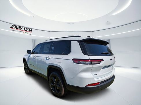 New 2025 Jeep Grand Cherokee L Limited w/ Black Appearance Package image 5