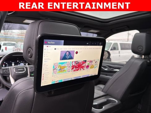 Used 2023 GMC Yukon XL Denali w/ Denali Reserve Package image 9