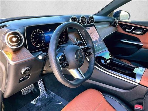 Used 2024 Mercedes-Benz GLC 300 4MATIC image 14