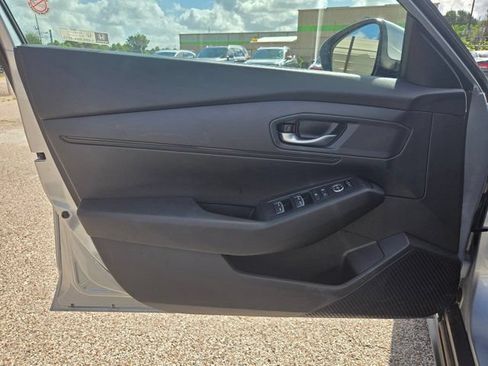 Used 2025 Honda Accord LX image 10