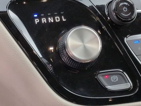 Used 2023 Chrysler Voyager LX FWD image 27