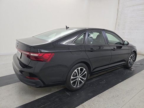 Used 2025 Volkswagen Jetta Sport FWD image 3