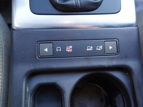 Used 2013 Land Rover LR2 image 45