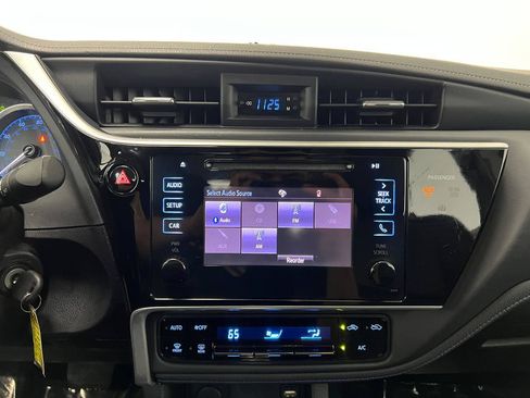 Used 2017 Toyota Corolla SE FWD image 17