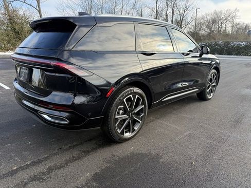 Used 2024 Lincoln Nautilus Reserve image 5