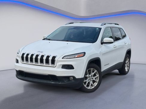 Used 2017 Jeep Cherokee Latitude FWD image 2