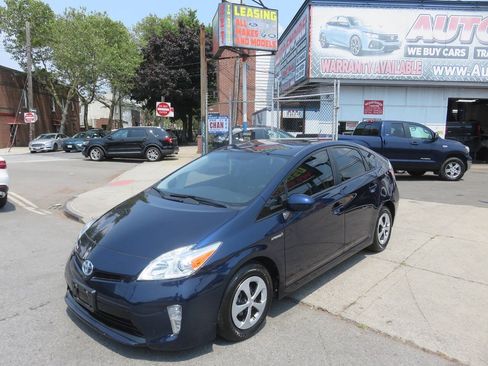 Used 2013 Toyota Prius Three FWD image 2