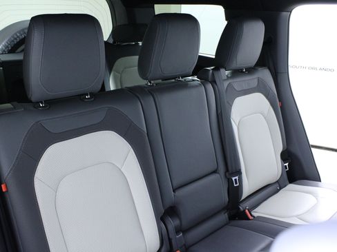 Used 2023 Land Rover Defender 130 X-Dynamic SE image 13