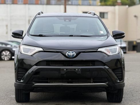 Used 2018 Toyota RAV4 LE AWD/4WD image 4