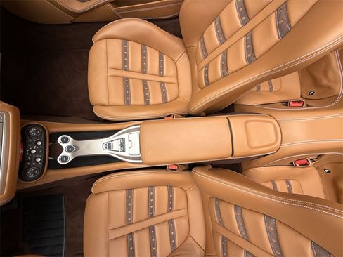 Used 2013 Ferrari California Base image 21