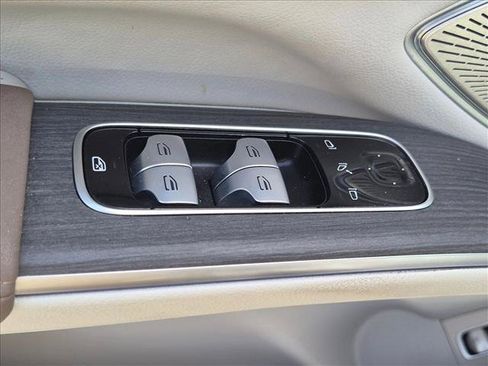 Used 2023 Mercedes-Benz EQS 580 4MATIC SUV image 12
