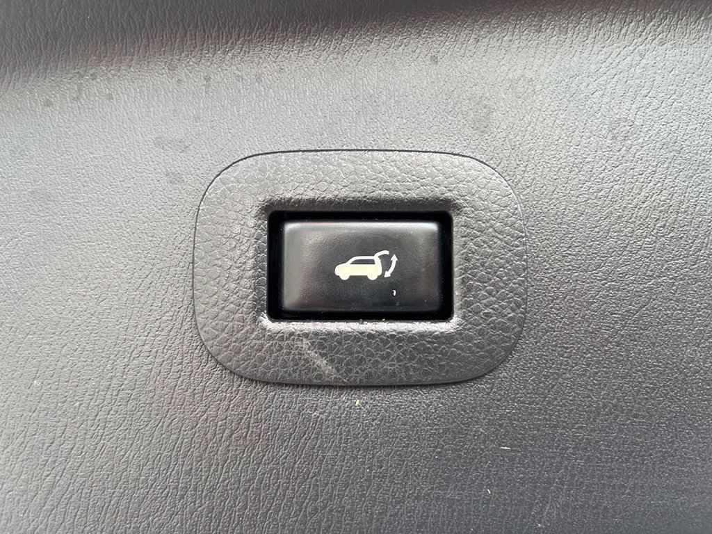 Used 2018 Nissan Armada Platinum w/ Interior Lighting Package AWD/4WD image 39