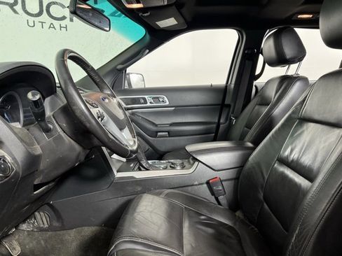 Used 2014 Ford Explorer XLT w/ Equipment Group 202A image 7