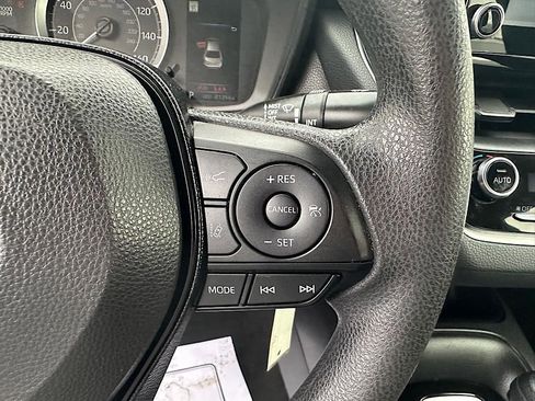 Used 2020 Toyota Corolla LE image 26