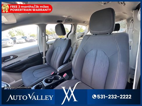 Used 2018 Chrysler Pacifica Touring Plus FWD image 15