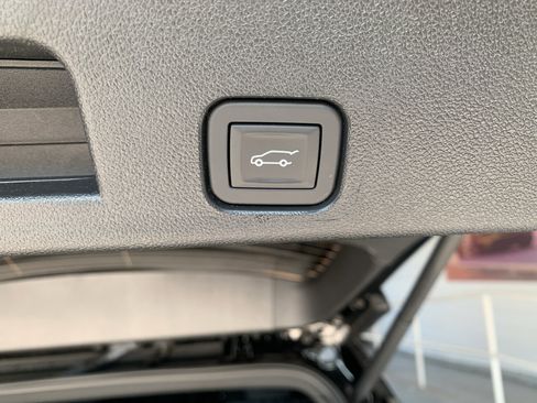 Used 2026 Chevrolet Traverse LT w/ Driver Confidence Package FWD image 9