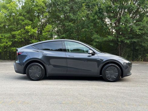 Used 2026 Tesla Model Y 2WD image 8