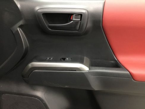 Used 2022 Toyota Tacoma SR5 AWD/4WD image 20