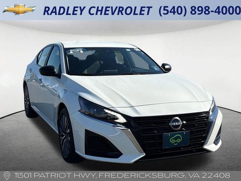 Used 2025 Nissan Altima 2.5 SV FWD image 21