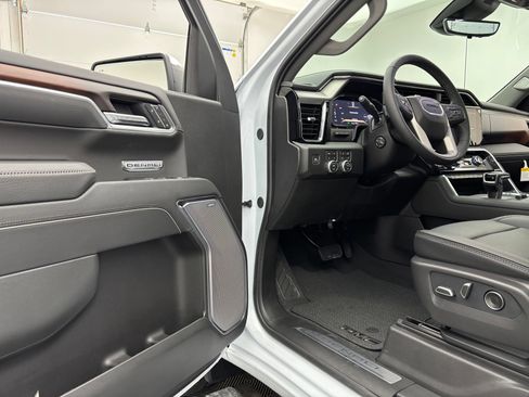 New 2026 GMC Sierra 1500 Denali w/ Denali Reserve Package AWD/4WD image 17