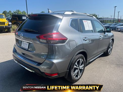 Used 2019 Nissan Rogue SV w/ Premium Package FWD image 8
