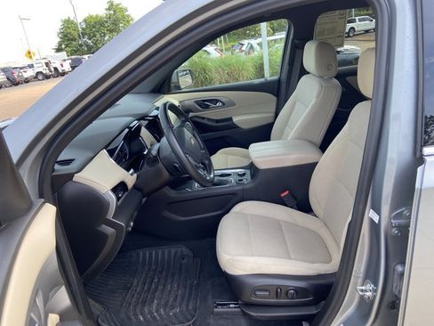 Used 2023 Chevrolet Traverse LT w/ LPO, Cargo Package AWD/4WD image 33