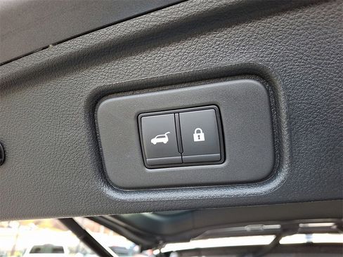 Certified 2025 Nissan Pathfinder SL w/ SL Premium Package image 32