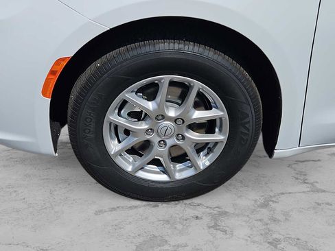 New 2025 Chrysler Pacifica Select image 12