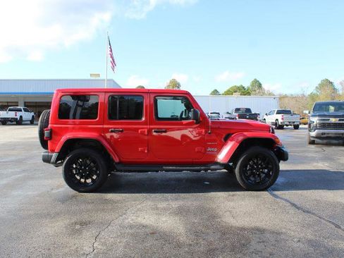 Used 2022 Jeep Wrangler Unlimited Sahara w/ Cold Weather Group image 5